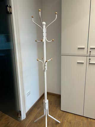 Attaccapanni bianco con pomelli in legno