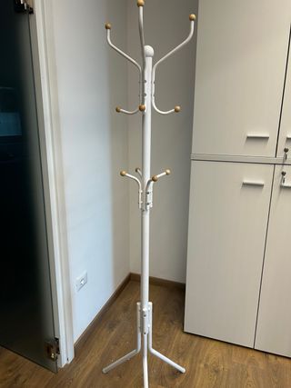 Attaccapanni bianco con pomelli in legno