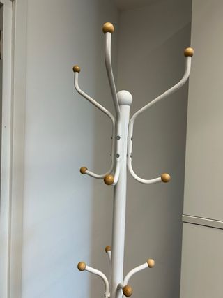 Attaccapanni bianco con pomelli in legno