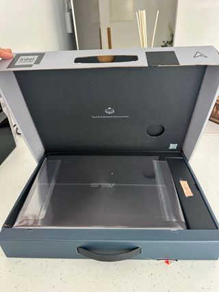 Portátil ASUS Zenbook UX305LA