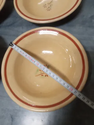Set di 4 piatti antichi con fiori 