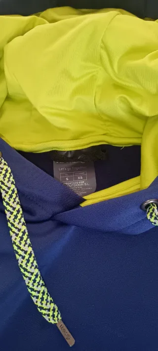 Sudadera con capucha Izas. Talla S