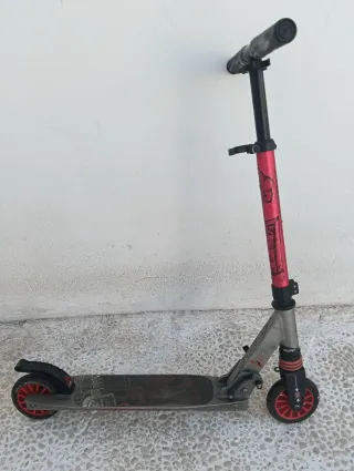 Patinete Decathlon Rojo y Gris