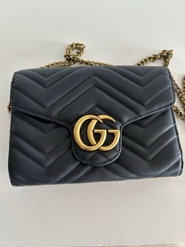 Bolso Gucci Piel Negro Cadena Dorada