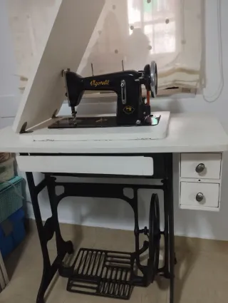 Máquina de coser antigua Vigorelli