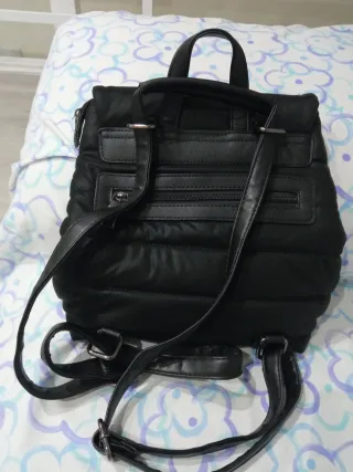 Mochila acolchada negra