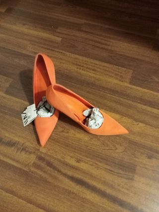 Zapatos de tacón fino Zara naranja