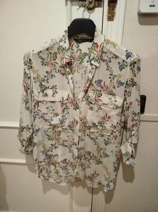 Camisa Zara floral multicolor Talla XS