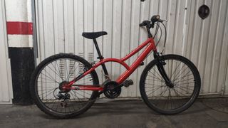 Bicicleta de montaña roja
