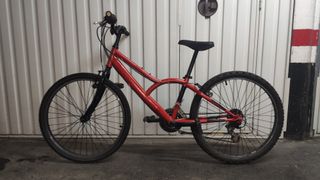 Bicicleta de montaña roja