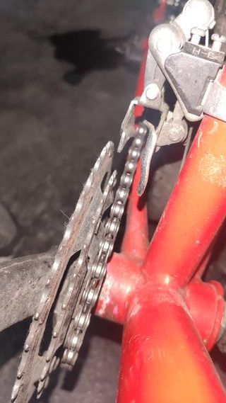 Bicicleta de montaña roja