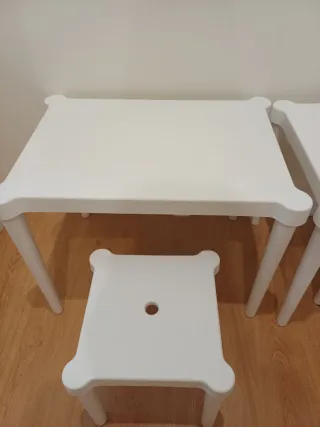 Mesa y 2 taburetes Ikea 