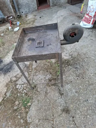 Fragua antigua con soplador