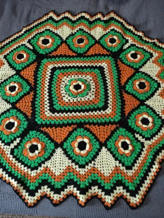 Mantel Crochet Vintage. 112 cm