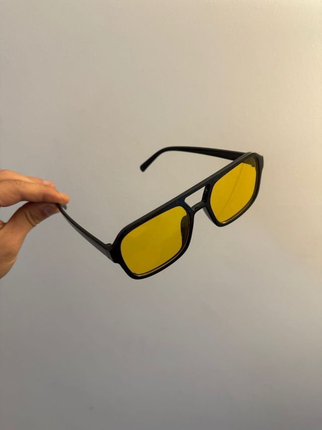 Occhiali da sole vintage retro neri gialli