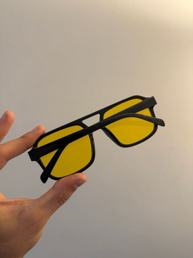 Occhiali da sole vintage retro neri gialli