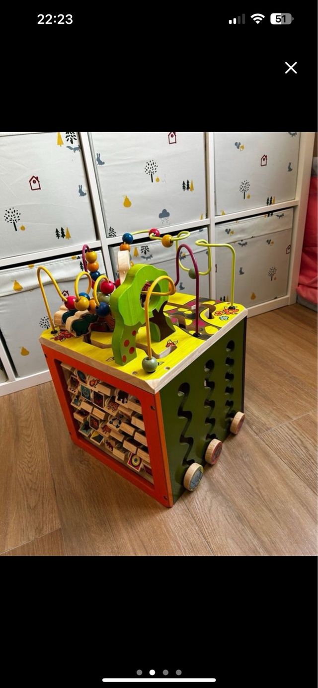 Cubo de actividades infantil de madera