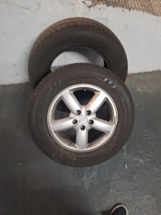 Neumáticos 235/65 R17 104V con llantas Hyundai