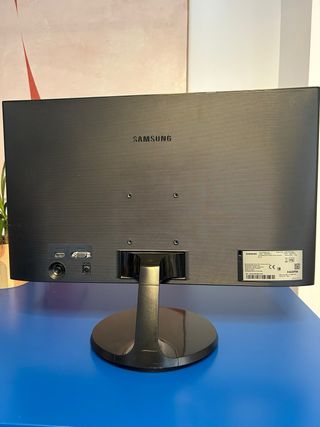 Monitor Samsung Negro. Pantalla de ordenador.PC.
