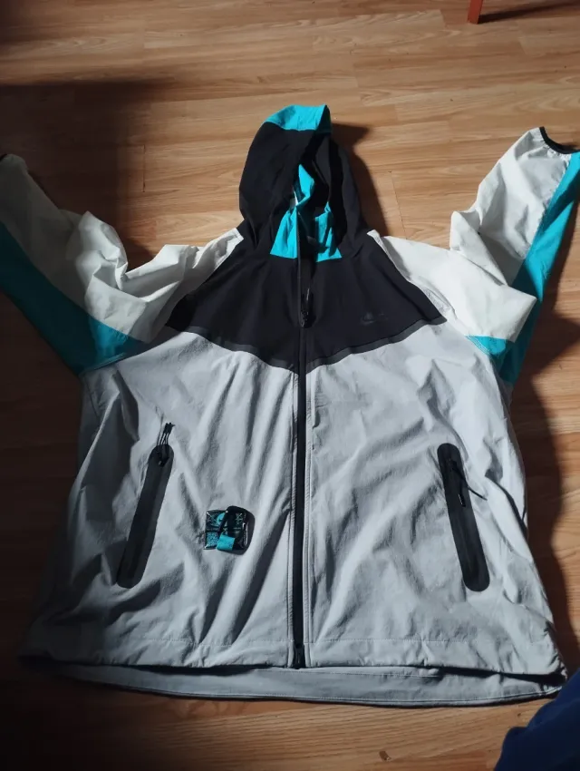 Chaqueta Nike Tech Talla XL original,su precio125€