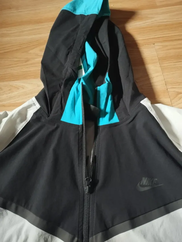 Chaqueta Nike Tech Talla XL original,su precio125€