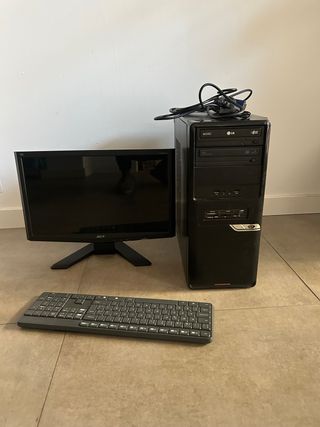 Ordenador completo con pantalla y teclado