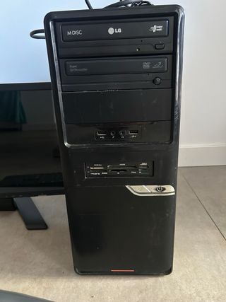 Ordenador completo con pantalla y teclado