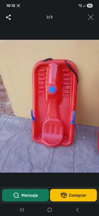 Trineo de nieve rojo