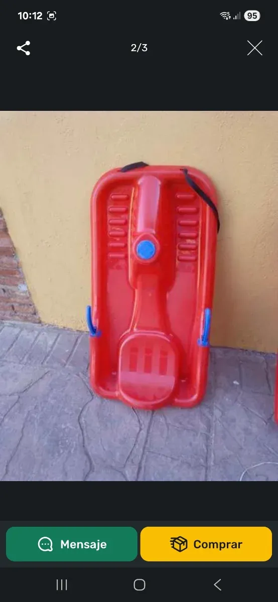 Trineo de nieve rojo