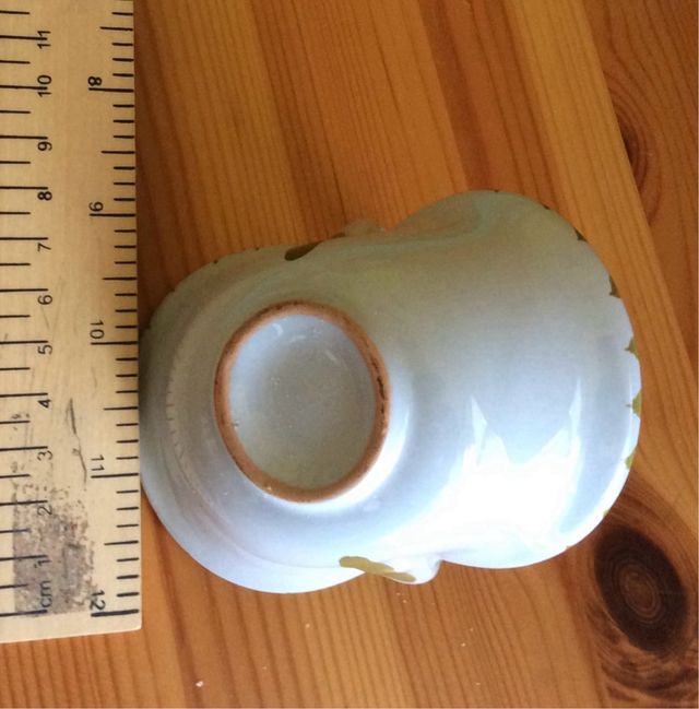 Cestino in ceramica bianco con decori verdi