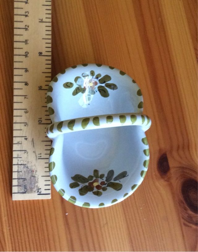 Cestino in ceramica bianco con decori verdi