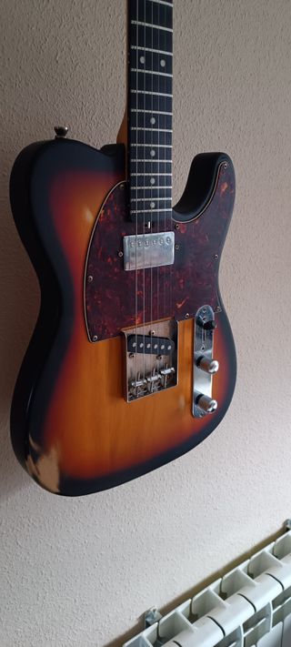 Guitarra EKO Tero Relic Sunburst