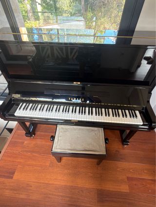 Piano Yamaha Negro Brillante sin cola 