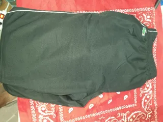 Pantalón negro Lacoste
