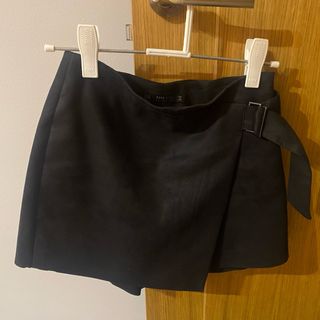 Falda pantalón Zara negra con cinturón
