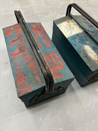 Cajas de herramientas metálicas vintage