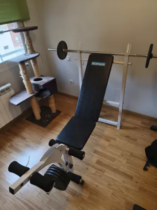 Banco de pesas con barra y discos 30kg