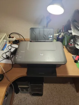Impresora HP Deskjet 1050 Multifunción Gris
