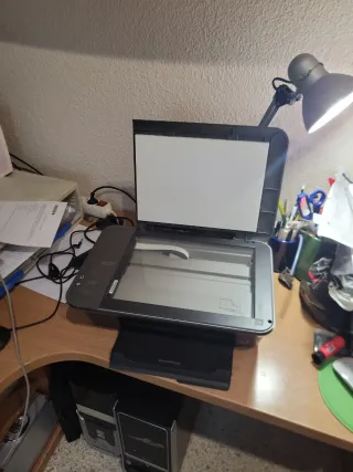Impresora HP Deskjet 1050 Multifunción Gris