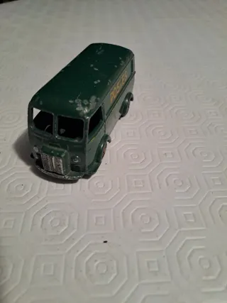 Dinky Toys Peugeot D.3.A. Verde