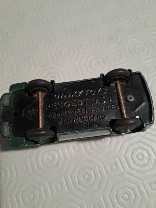 Dinky Toys Peugeot D.3.A. Verde