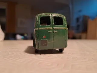 Dinky Toys Peugeot D.3.A. Verde