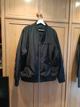 Cazadora bomber negra