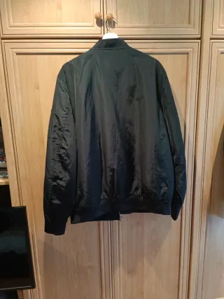 Cazadora bomber negra