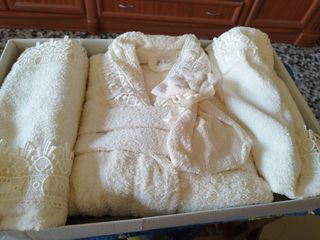 Set Albornoz y Toallas Baño Beige/Blanco