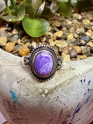Anillo Charoita Púrpura chapado plata