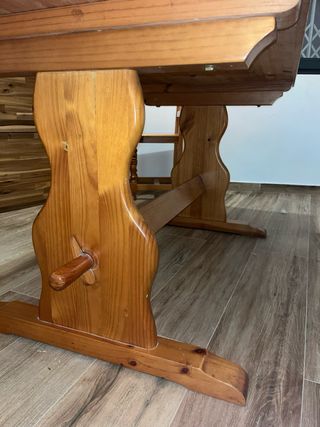 Mesa de comedor de madera + Sillas