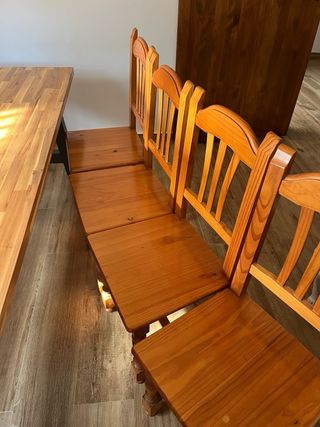 Mesa de comedor de madera + Sillas