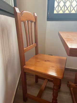 Mesa de comedor de madera + Sillas