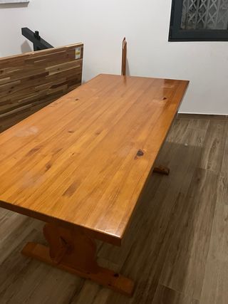 Mesa de comedor de madera + Sillas